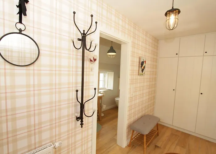 Semesterbostad Hues Tinchen *