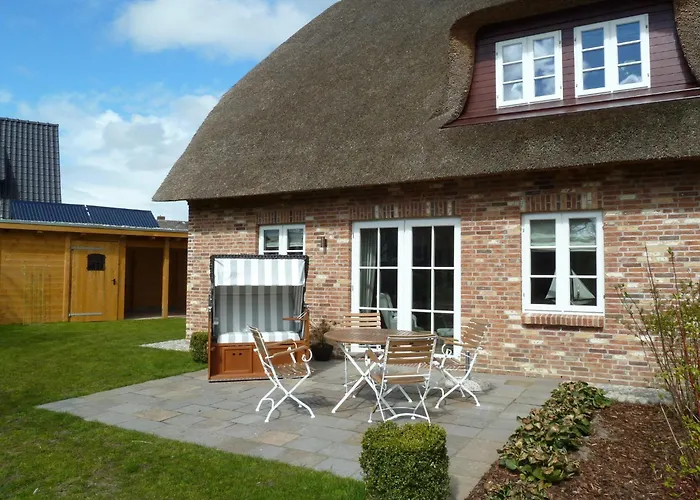 Semesterbostad Hues Tinchen *